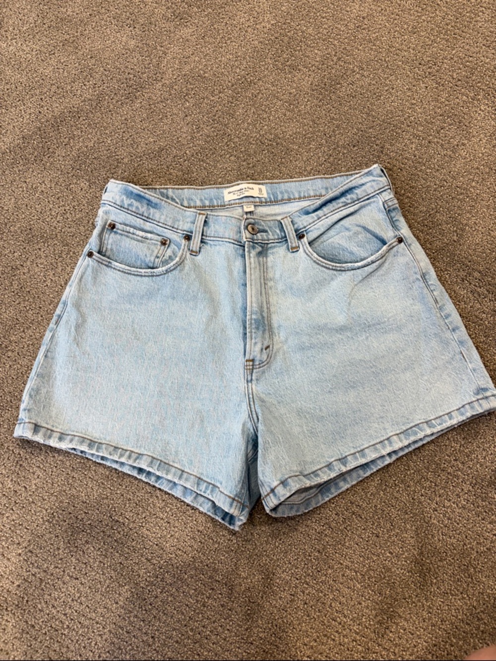 Abercrombie & Fitch 4” Mom Jean Short